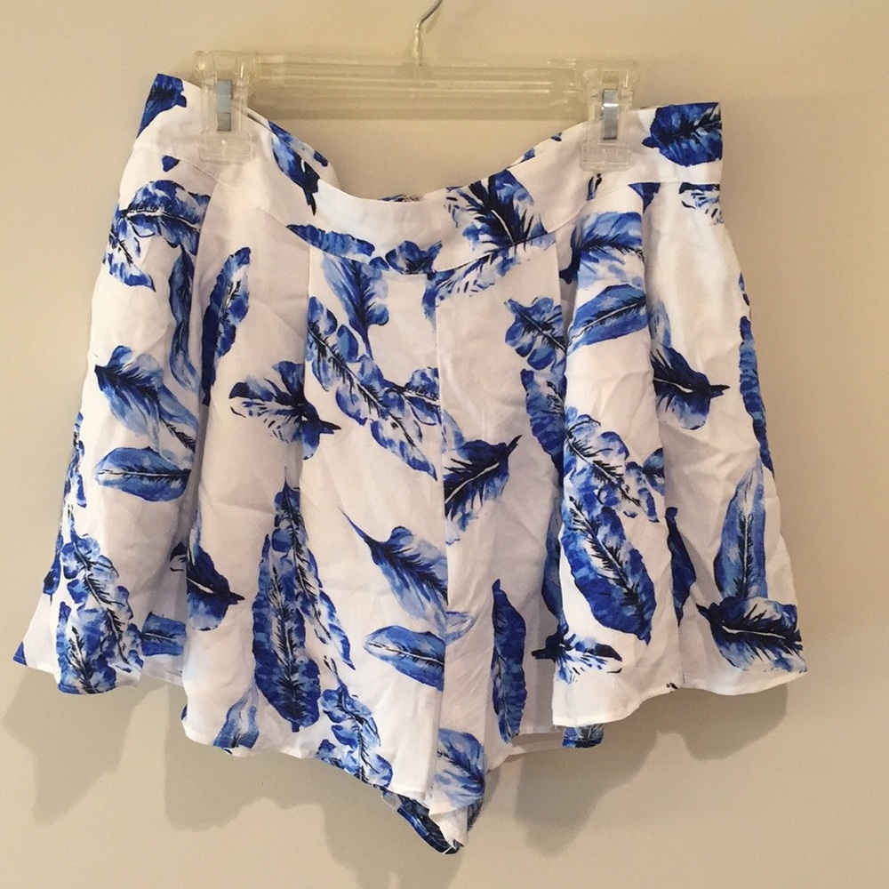 F21 white with blue feather high rise shorts